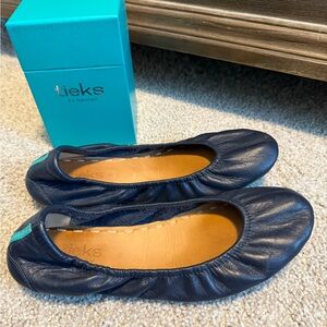 California Navy Blue ~ Tieks sz 8
